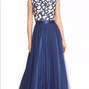 Aiden Martox Ball gown size 6 mesh and appliqué